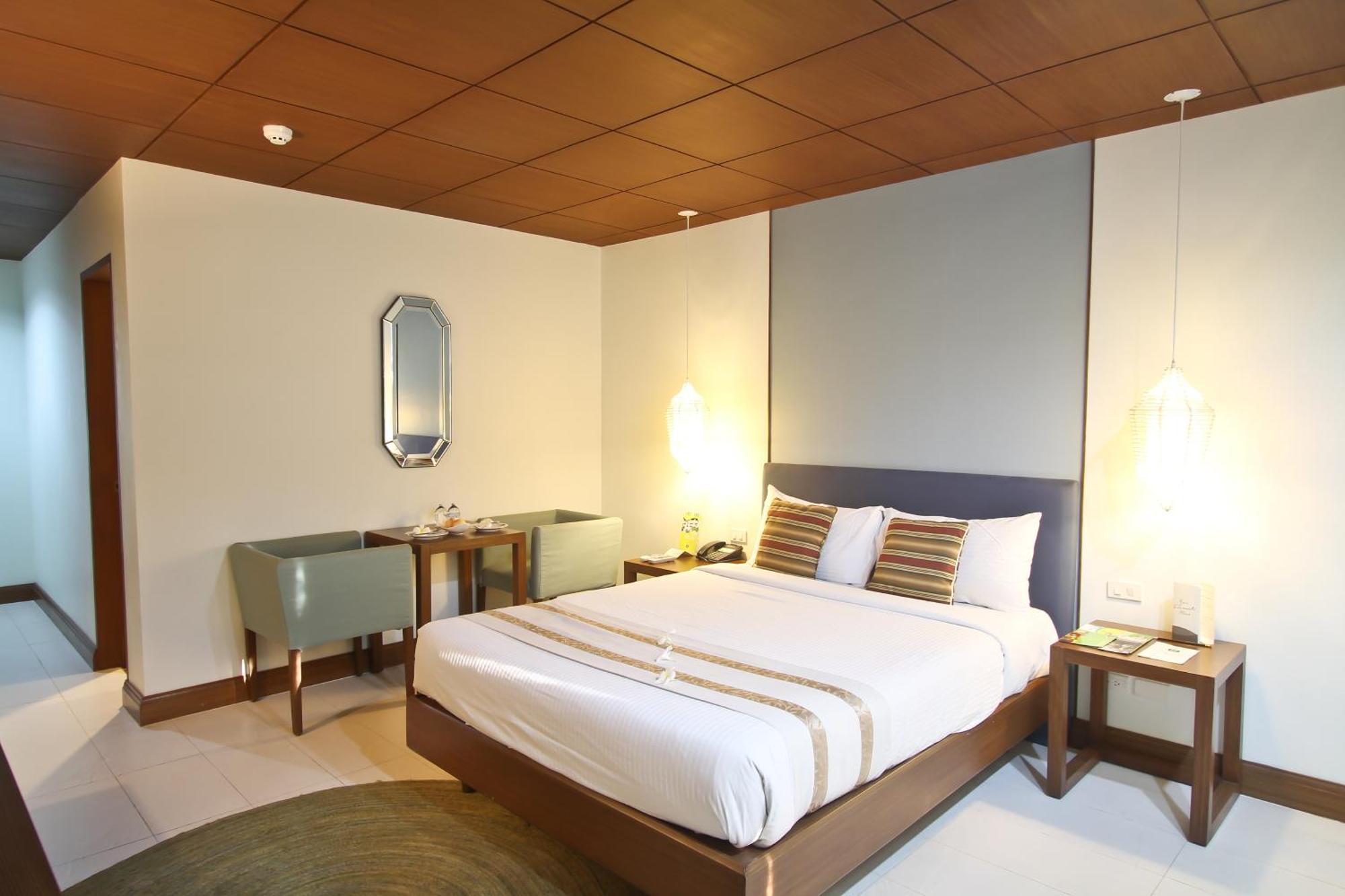 Club Punta Fuego Hotel Nasugbu Bagian luar foto
