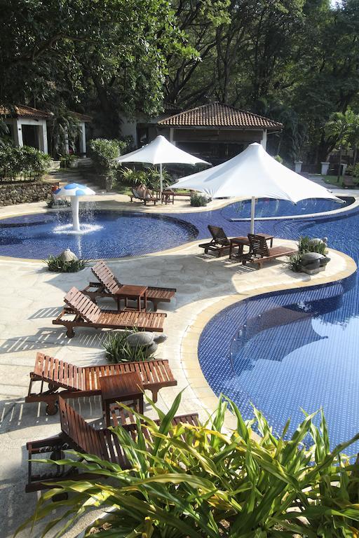 Club Punta Fuego Hotel Nasugbu Bagian luar foto